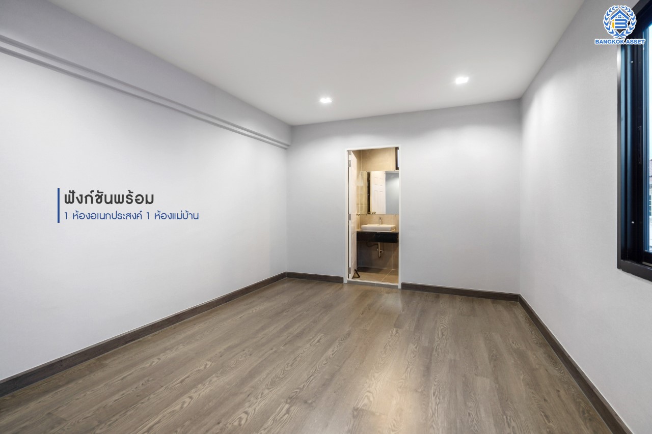 คฤหาสน์ตกแต่งใหม่ คุณภาพ LH ม.ชลลดา บางบัวทอง แปลงมุม เนื้อที่ 121 ตร.ว. ตกแต่งหรูหรา ตอบโจทย์ครอบครัวใหญ่ ด้วยฟังก์ชัน 4 ห้องนอน 6 ห้องน้ำ 1 ห้องอเนกประสงค์ 1 ห้องแม่บ้าน จอดรถได้ถึง 4 คัน มีสนามหญ้าด้านข้างกว้างขวาง พร้อม Facilities ครบ! บนทำเลคุณภาพ เชื่อมต่อได้หลายเส้นทาง ใกล้เซ็นทรัลเวสต์เกต และรถไฟฟ้า "สถานีบางพลู"